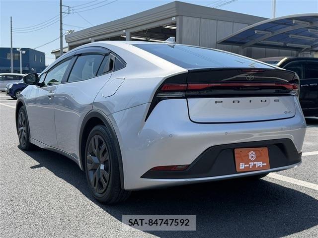 Toyota PRIUS 2023-03 6911227-22