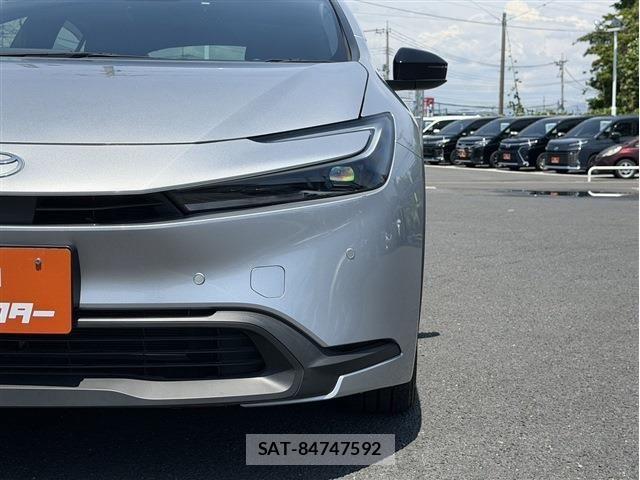Toyota PRIUS 2023-03 6911227-24