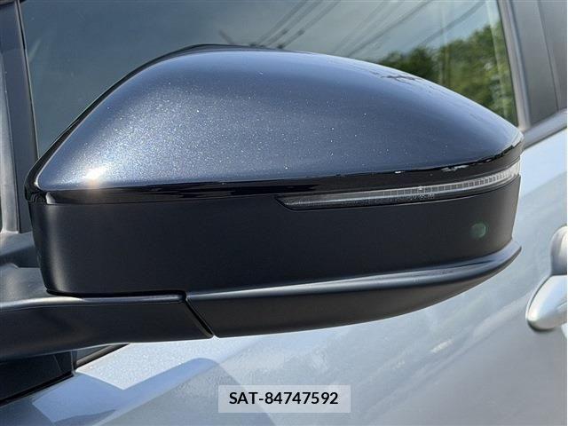 Toyota PRIUS 2023-03 6911227-28