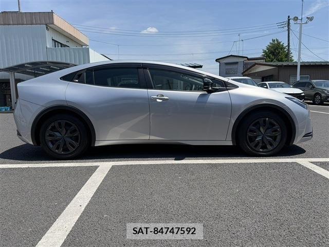 Toyota PRIUS 2023-03 6911227-8