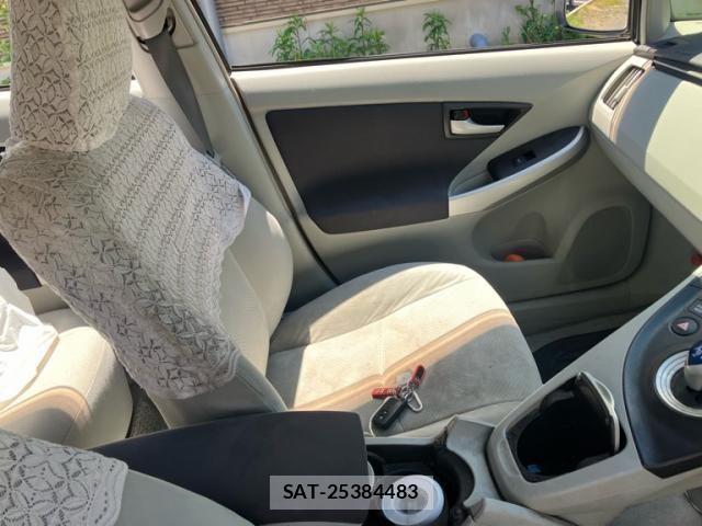 Toyota PRIUS 2011-06 6911476-10