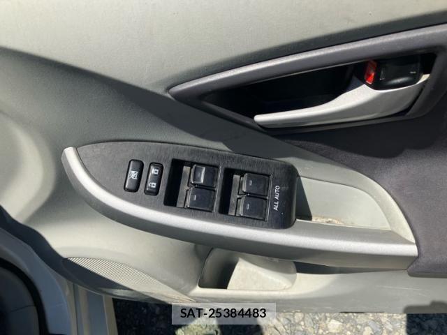 Toyota PRIUS 2011-06 6911476-14