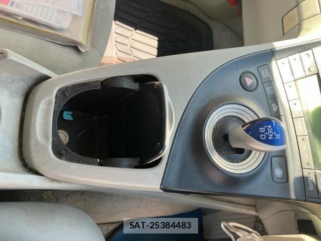 Toyota PRIUS 2011-06 6911476-20