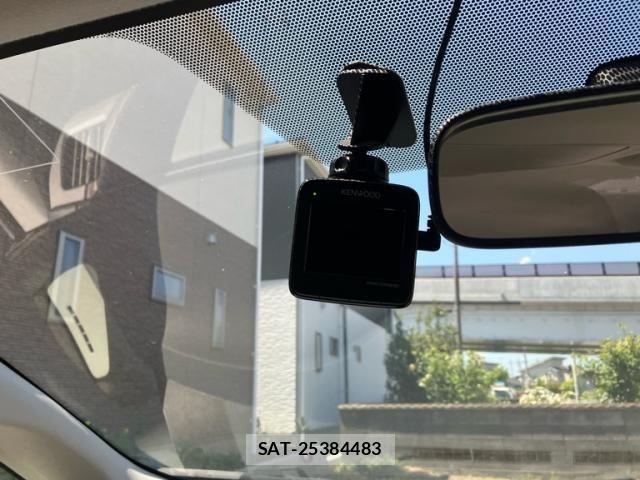 Toyota PRIUS 2011-06 6911476-22