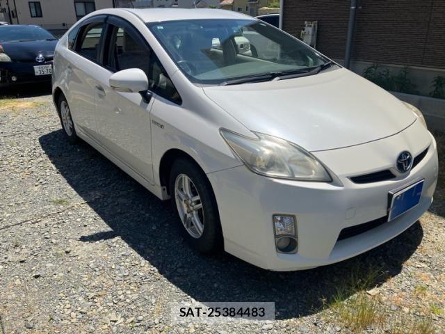 Toyota PRIUS 2011-06 6911476-1