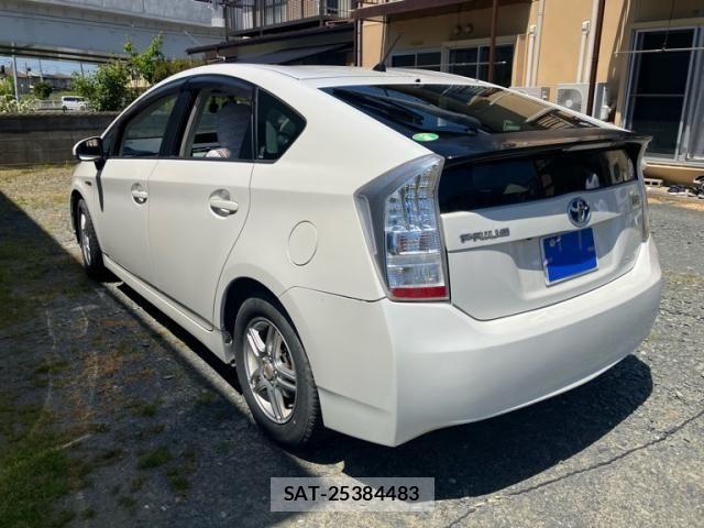 Toyota PRIUS 2011-06 6911476-2