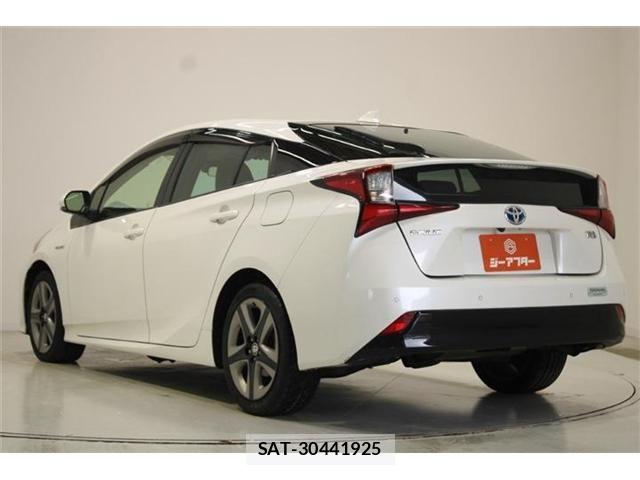 Toyota PRIUS 2019-03 6911281-10