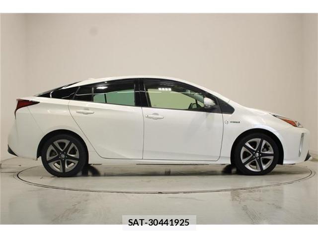 Toyota PRIUS 2019-03 6911281-13