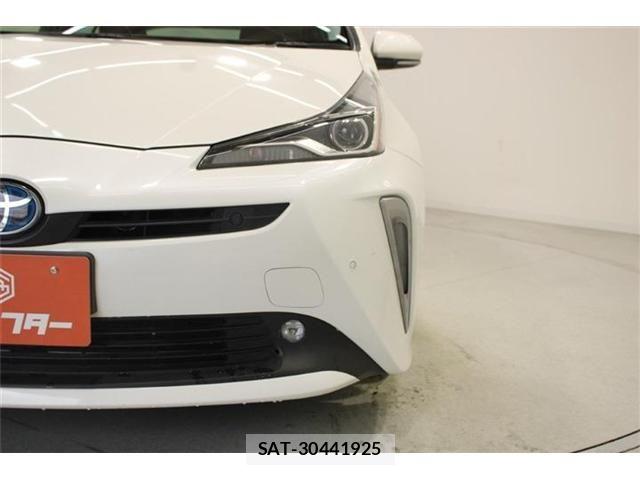 Toyota PRIUS 2019-03 6911281-14
