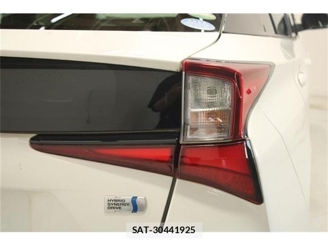 Toyota PRIUS 2019-03 6911281-18
