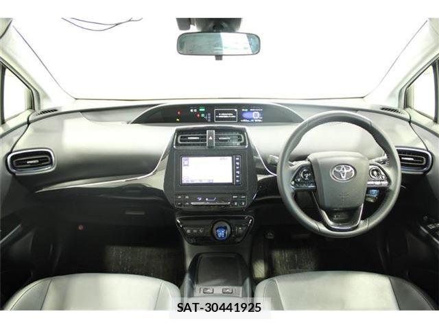Toyota PRIUS 2019-03 6911281-1
