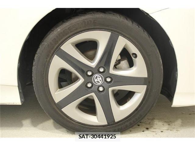 Toyota PRIUS 2019-03 6911281-22