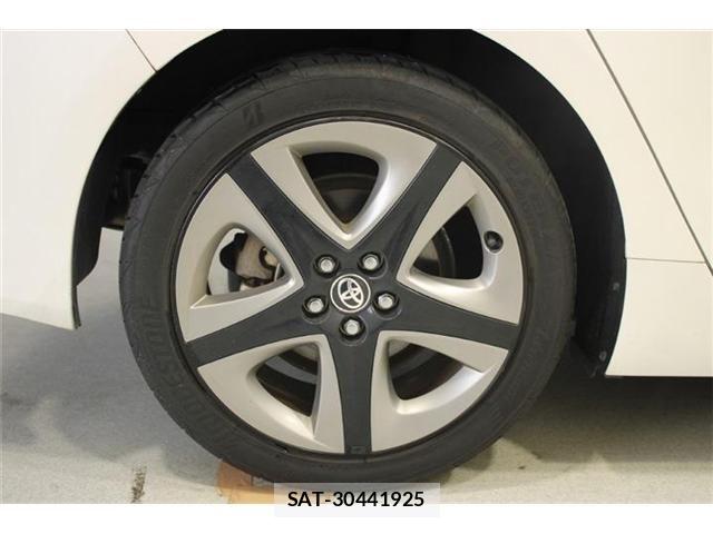 Toyota PRIUS 2019-03 6911281-23