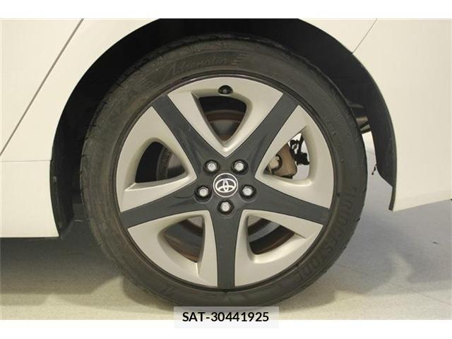 Toyota PRIUS 2019-03 6911281-24