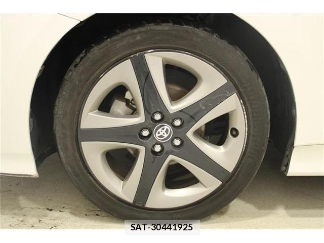 Toyota PRIUS 2019-03 6911281-25