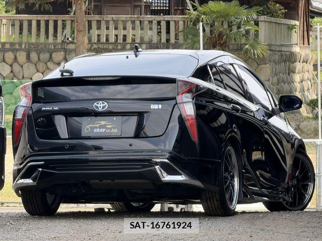 Toyota PRIUS 2016-05 6911289-2