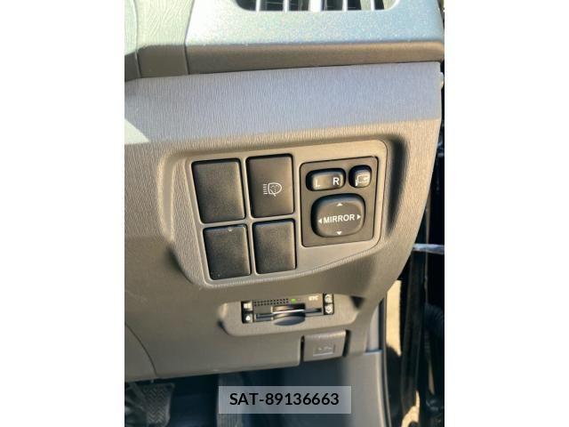 Toyota PRIUS 2011-10 6911406-13