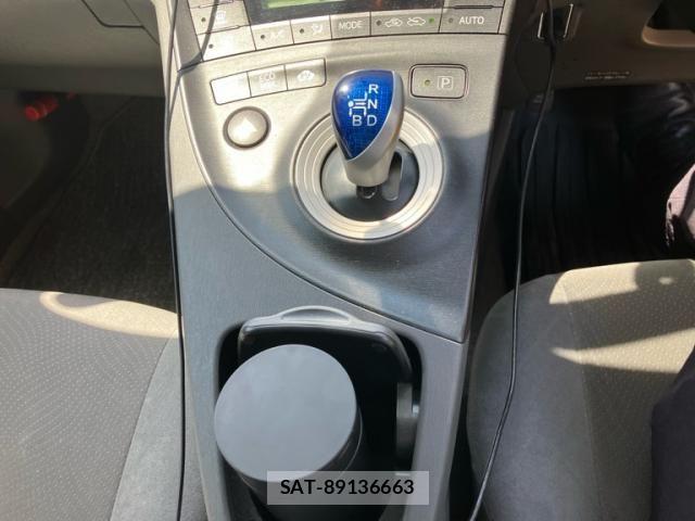 Toyota PRIUS 2011-10 6911406-16