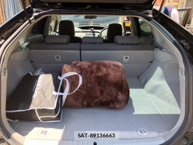 Toyota PRIUS 2011-10 6911406-22