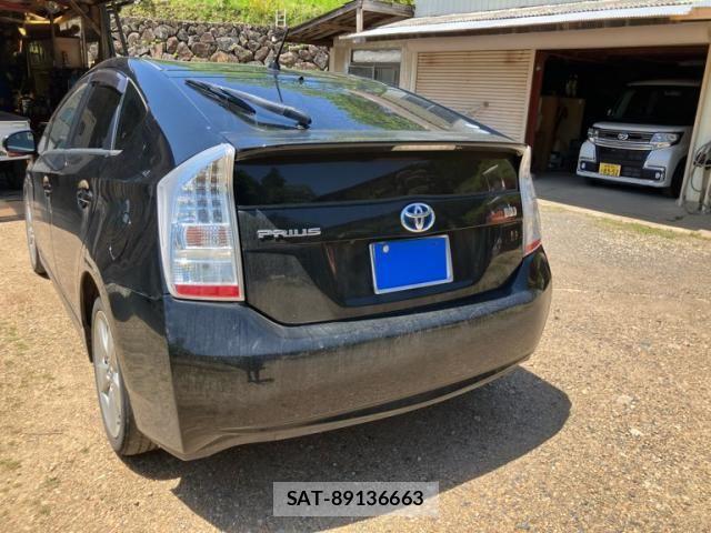 Toyota PRIUS 2011-10 6911406-3