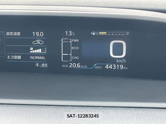 Toyota PRIUS 2017-03 6911258-13