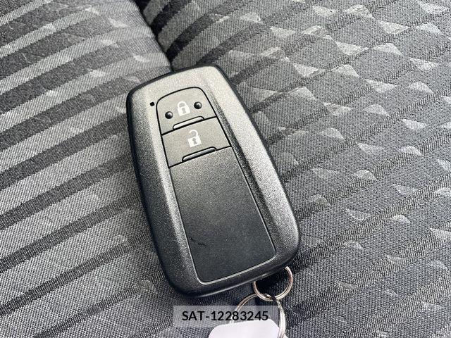 Toyota PRIUS 2017-03 6911258-15