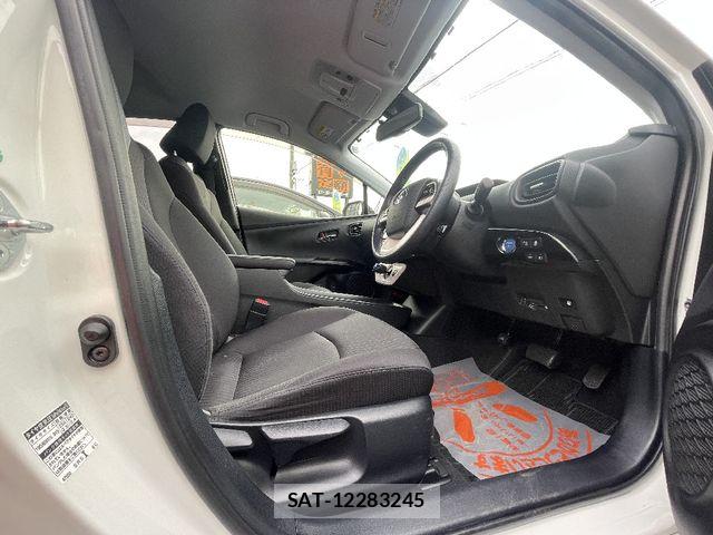 Toyota PRIUS 2017-03 6911258-18