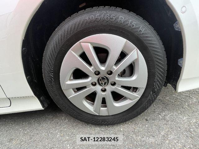 Toyota PRIUS 2017-03 6911258-19