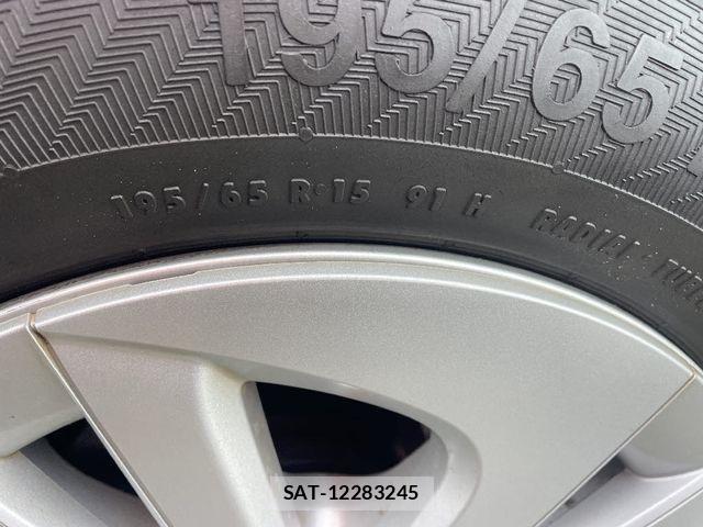 Toyota PRIUS 2017-03 6911258-20