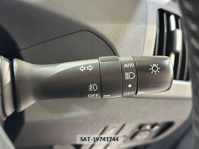 Toyota PRIUS 2012-08 6911306-11