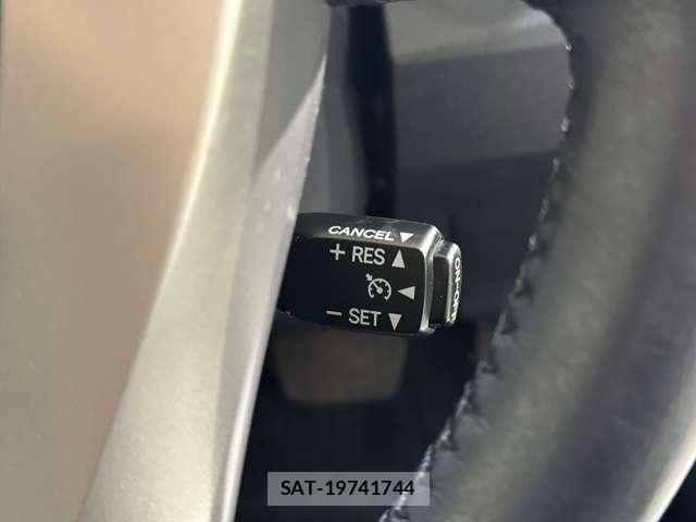 Toyota PRIUS 2012-08 6911306-12