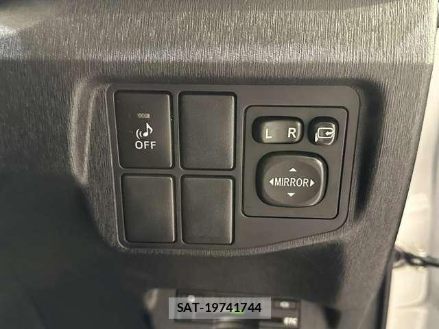 Toyota PRIUS 2012-08 6911306-13