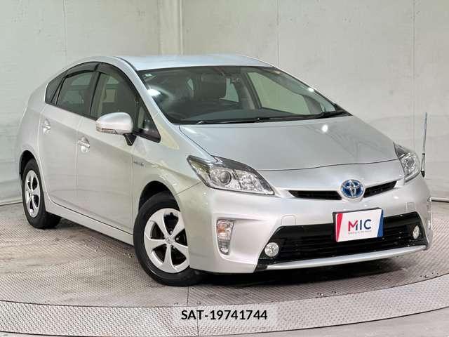 Toyota PRIUS 2012-08 6911306-1