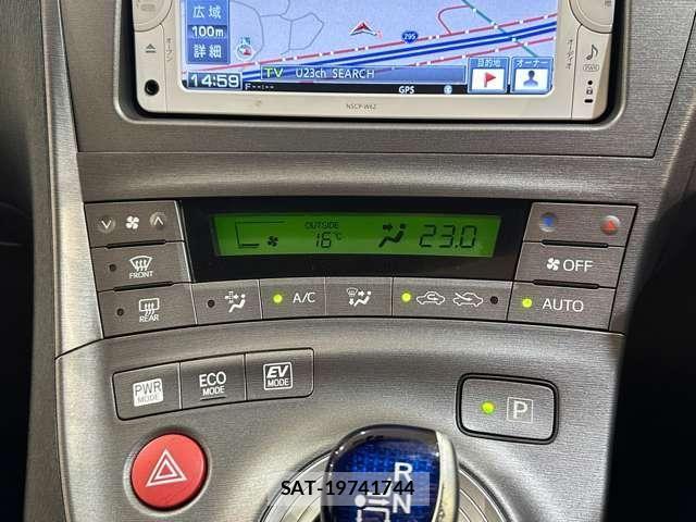 Toyota PRIUS 2012-08 6911306-23