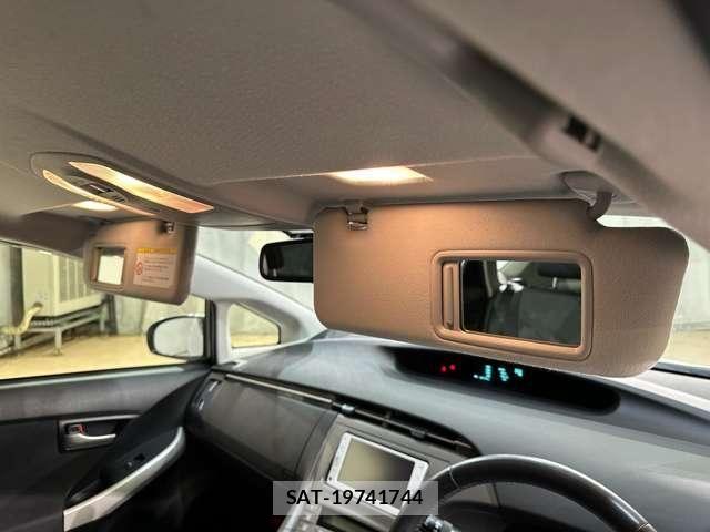 Toyota PRIUS 2012-08 6911306-27