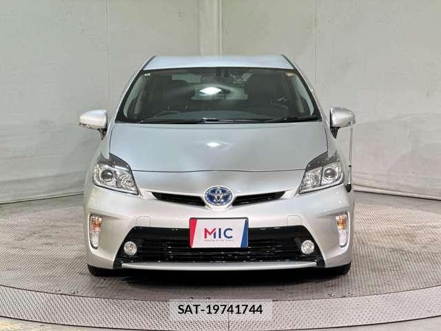 Toyota PRIUS 2012-08 6911306-2