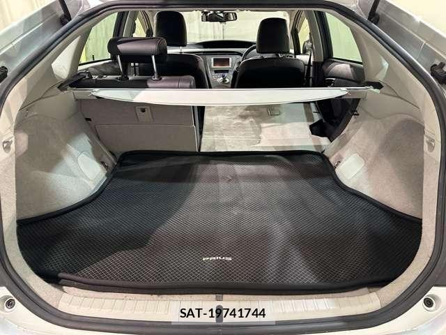 Toyota PRIUS 2012-08 6911306-29