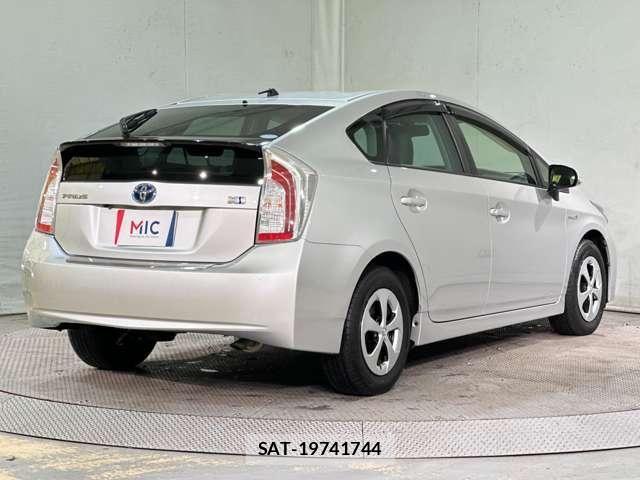 Toyota PRIUS 2012-08 6911306-4