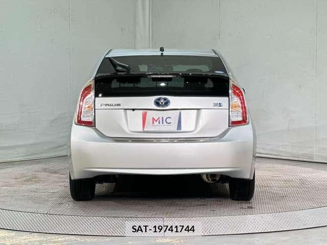 Toyota PRIUS 2012-08 6911306-5