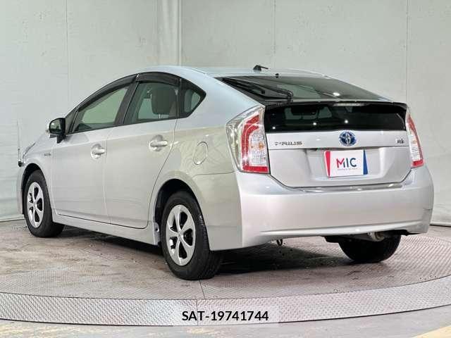 Toyota PRIUS 2012-08 6911306-6