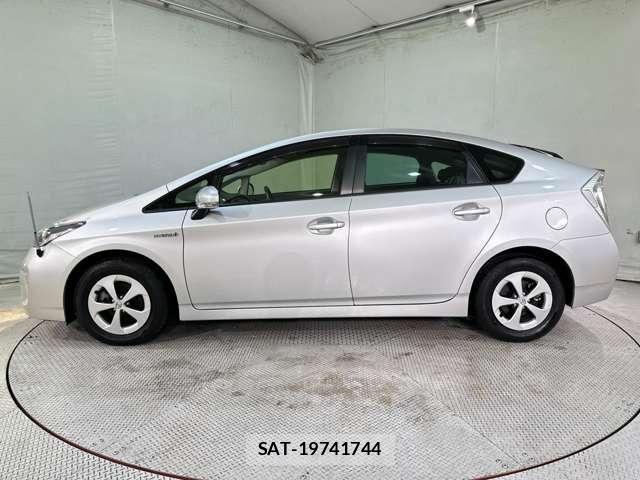 Toyota PRIUS 2012-08 6911306-7