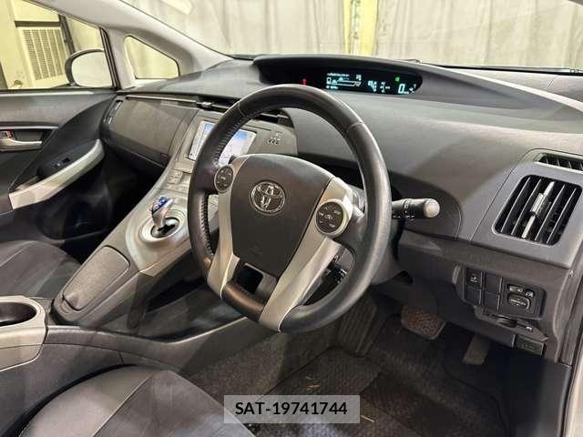 Toyota PRIUS 2012-08 6911306-8