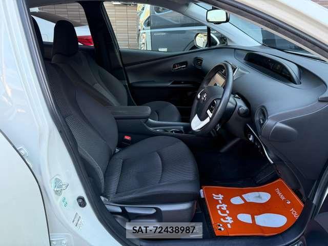 Toyota PRIUS 2016-11 6911243-15
