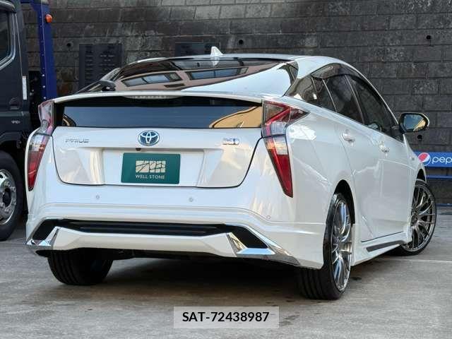 Toyota PRIUS 2016-11 6911243-1