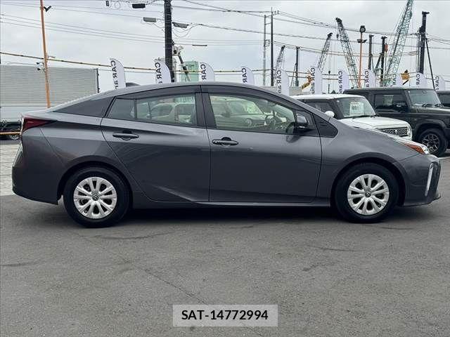 Toyota PRIUS 2022-02 6903617-11