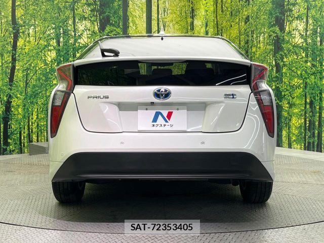 Toyota PRIUS 2017-09 6911272-14