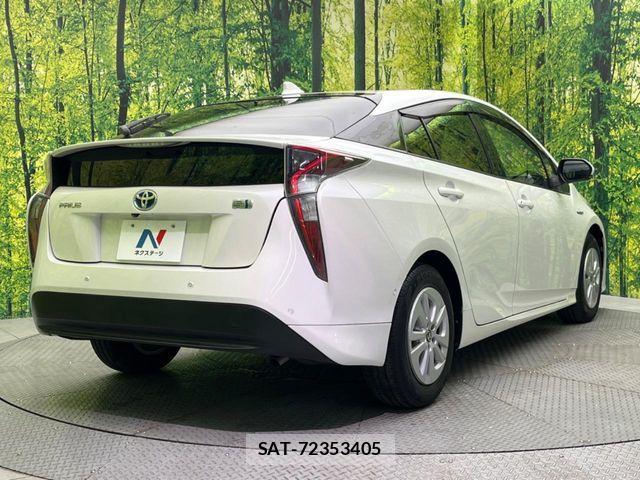 Toyota PRIUS 2017-09 6911272-16