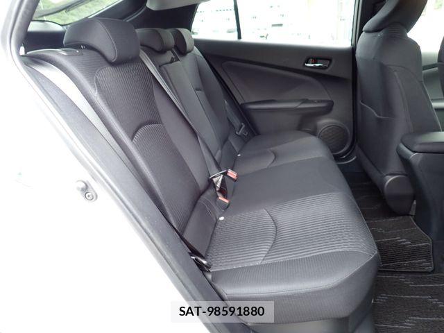 Toyota PRIUS 2019-02 6911288-18