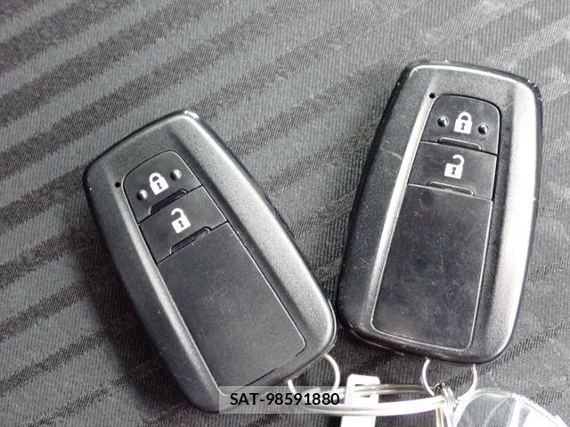 Toyota PRIUS 2019-02 6911288-21