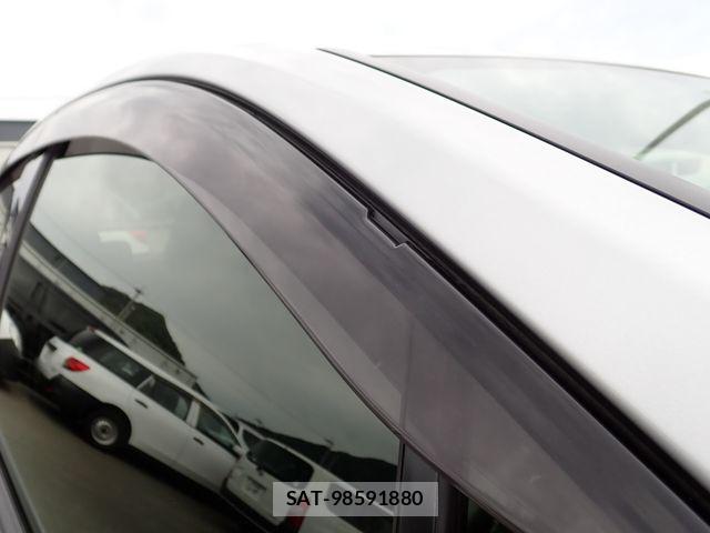 Toyota PRIUS 2019-02 6911288-25